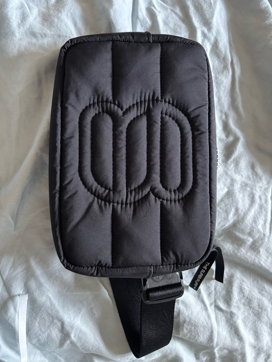 Aritzia Handbags - Aritzia Super Puff Fanny Pack NWT